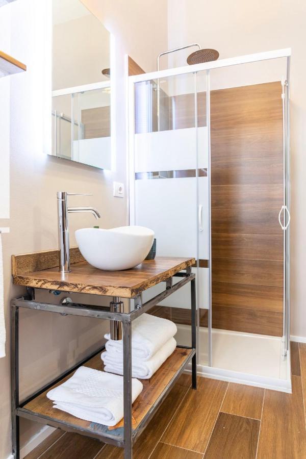 Happy Travelers Apartment By Holiday Solutions Комо Екстериор снимка